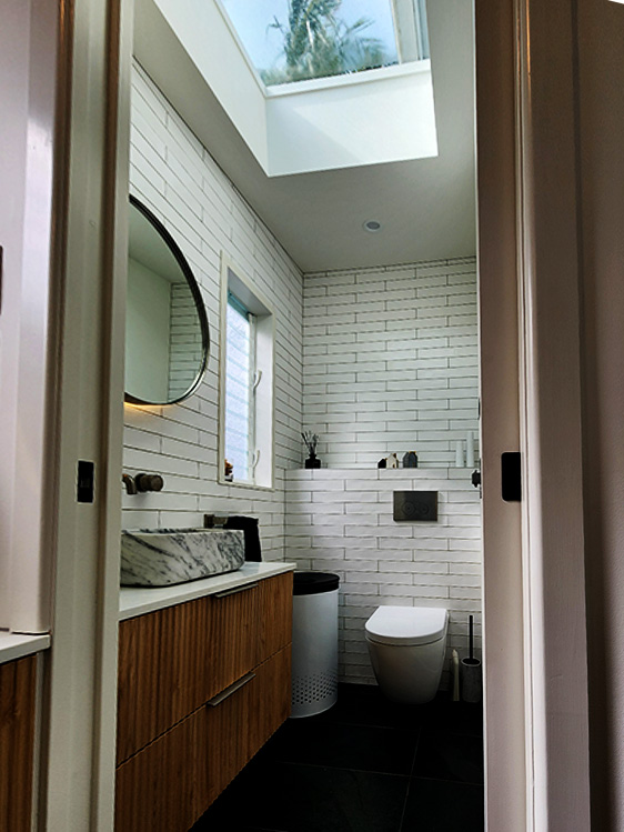 Luminous bathroom retreat